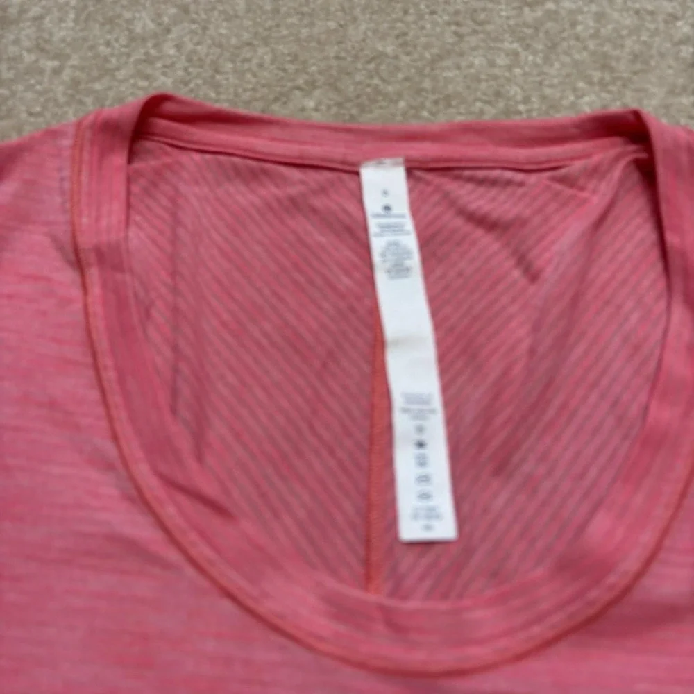Lululemon‎ Shirt Womens 6 Pink Scoop Neck Short Sleeve Lightweight Yoga Tee